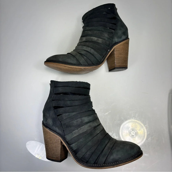 Free People Distressed Charcoal Leather Hybrid Heel Strappy Ankle Boots Size 39 - Picture 6 of 12